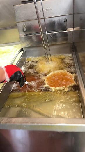 Come to our local Taco Casa 🌮🌮for all fresh ingredients. We fry all of our tacos,tostadas, and salad bowls everyday. We have fresh ground beef , fresh refried beans ,fresh grated cheese, tomatoes etc. Out seeet tea is freshly brewed to your taste. Don’t miss out on it. Don’t forget our specials taco Tuesday and frijole Friday. Happy hour any size sweet tea and casa delights for .99 #crowley 74