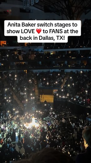 Anita Baker Shows Love to Dallas Fans at Backstage