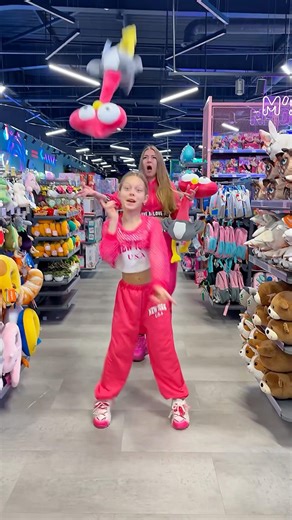 Dynamic Movement & Artistic Expression. Family Teamwork Training