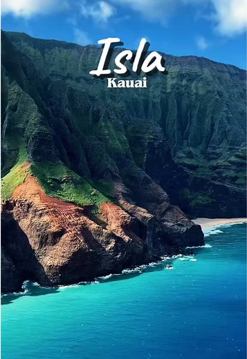 Kauai, es un buen destino para vacaciones este fin de año, es la isla más salvaje de Hawái: acantilados imposibles en Na Pali Coast, el “Gran Cañón del Pacífico” en Waimea Canyon, uno de los lugares más lluviosos del mundo y escenarios de películas como Jurassic Park. Naturaleza extrema, playas brutales y paisajes que parecen de ficción. #TikTokCreatorSearchInsightsIncentive #viajes #destinos #travell #kauai