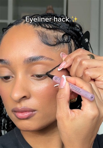 Eyeliner hack! 👀🫢 Hair grips for wings?! This was hard! What do you think? Ib: @Nara Bagir #makeup #eyelinerhack #wingliner #makeuphacks