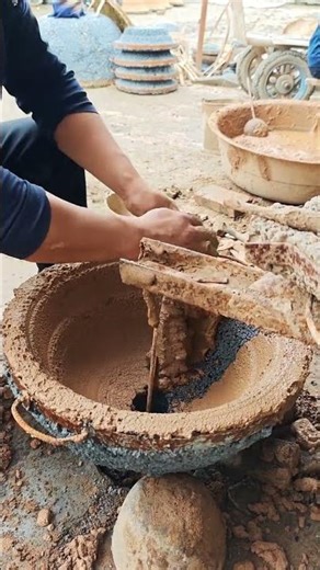 3xwh9c2q6eupgcg Full process of making clay on a small soup pot mold. #SoupPotMoldManufacturing