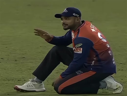 Asif Ali Hits Huge Six After a Dot Ball