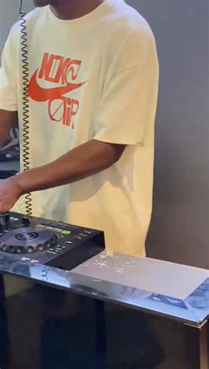 Royal Deck rockin TAPE at Ballito Junction | Brian Sbonelo