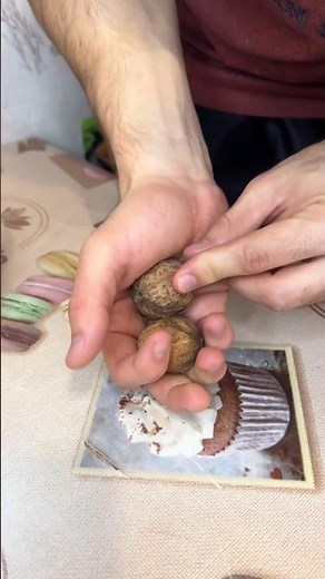 How to open a walnut without a knife