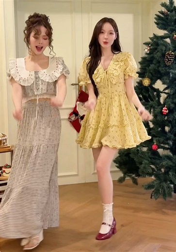 🍒Melody Cherry Collection💕 เปิดให้ Cf พร้อมกันใน FB Mega Live วันนี้~ 4 Looks สุดน่ารัก ลายเชอรี่สีสันสดใส รับรองสาวๆทุกคนต้องถูกใจแน่นอน~ เจอกัน 19.00 นะคะ🫶🏻