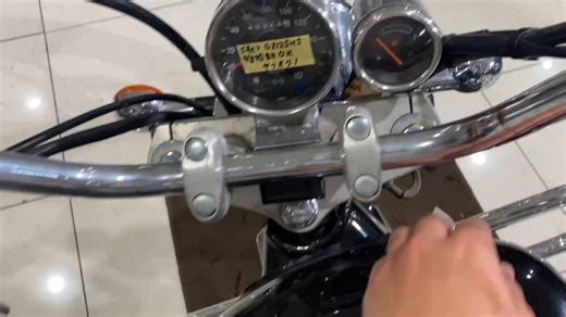 JEEPOUTLET.bike&car on Instagram: "新着入庫車両紹介です！ ☆スズキ/GZ125HS ☆走行距離49.524km ☆4ストロークエンジン ☆キャブレター ☆リアキャリア ☆リアボックス ☆125cc 本体5.000円スタート で、中古車両にてヤフオクに掲載しております。 ※DM、コメントはご返信できないことが多々ございます。ご了承ください。 皆様からのお問い合わせをスタッフ一同心よりお待ちしております。 ご覧いただきありがとうございました。 JEEPOUTLET 〒340-0801 埼玉県八潮市八條1514-1 TEL：048-948-7196 mail：bike_outlet@unitedtrade.co.jp #バイク女子 #バイク #バイク男子 #バイク好きな人と繋がりたい #バイク入庫情報 #バイクが好きだ #Jeepもあるよ #jeep #スズキ #gz125 #gz125hs #4ストロークエンジン #ジャンク #125cc"