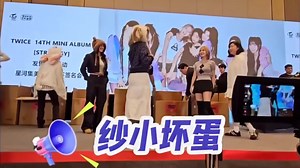 C-ONCEs to SaNayeon: “Kiss! Kiss!” Sana: “Why don’t you kiss instead? *pointed at two in front*” And they kissed for real 😭🤣 Sana’s reaction is so funny. She couldn’t look at them again. ✍🏻: chienmyoi | Ｌｉｖｅ ＯＮＣＥ, Ｌｏｖｅ ＴＷＩＣＥ
