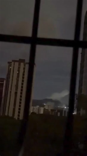 209 Times on Instagram: "Footage of a US helicopter (possible USMC AH-1Z Viper) engaging ground targets with machine gun and rocket fire in Caracas, #Venezuela. #usa #military #usmc #marines 🎥 @thesocaltimes"