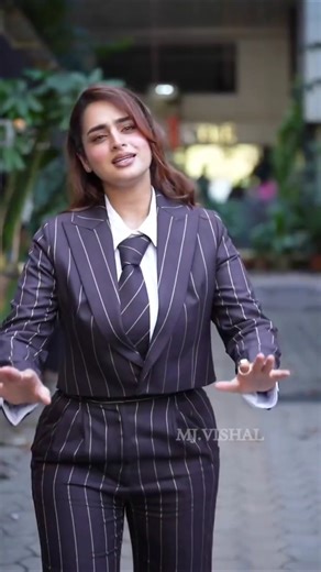 Introducing the "VitaWear SmartBand," a next-generation wearable gadget🎉#sanjaydutt #srk #kajol