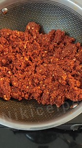 541K views · 6.9K reactions | Dry 龍 garlic chutney (Ingredients in the description box) 250 -300 gm Garlic cloves 1.25 cup peanuts 3/4 cup sesame seeds 1 tbsp jeera 1 cup kashmiri red chilli powder 2 lemon juice 3 tbsp salt 2 tbsp ghee or oil | Nikiiceipe | Facebook