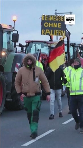 German farmers block highways in protests