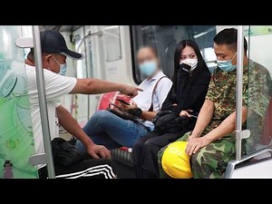 Peasant Worker Insulted by a Girl When He Sits Beside Her | Social Experiment 看到农民工遭人嫌弃，有人让出了自己的座位