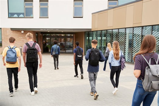 20,000 students told to pay back maintenance loans granted in error