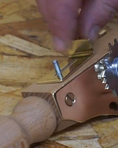 How to make a scratch stock beading tool 👌👌 via Mikhandmaker YouTube: http://bit.ly/2IBQS47 | Genius Craft