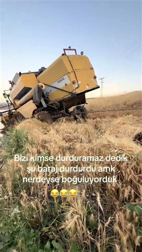 TRACTOR PULLS COMBINE OUT OF THE MUD 😱#farming#farmlife#agriculture#trending#youtubeshorts#fyp