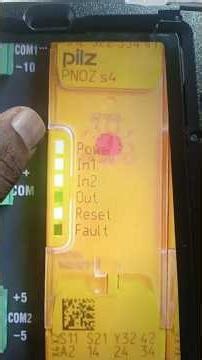 The safety relay does not release the command after a fault.