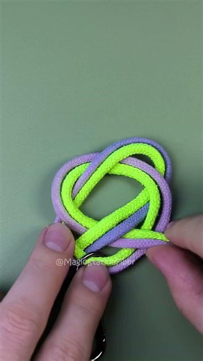 Celtic Knot Macrame Keychain 🎁 Quick DIY Gift!