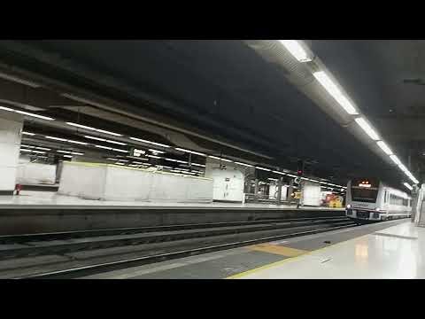 Entrando a la estación de Barcelona-Sants Reg exp 448 R14 Lleida Pirineus