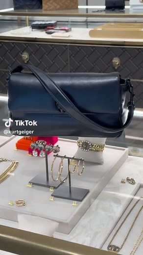Choosing Between Big and Small Bags: What's Your Style?
