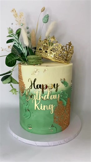 Men's Birthday Cakes: Unique Green Cake Ideas