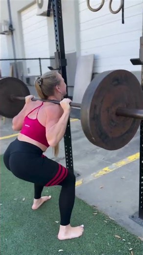 Sarah Backman Doing Leg Workout