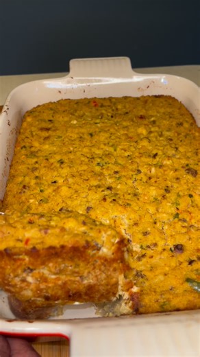 Easy Dressing Recipe 😍 #turkeyday #cornbreaddressing #dressing #stuffing #thanksgivingdinner #sidedishes #easyrecipe #thanksgivingfood #Thanksgiving2025 | Mali B's Kitchen