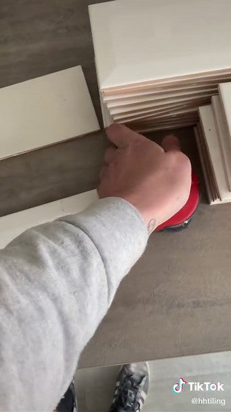 Importance of Centering Visuals in Tiling: Tips for DIY Enthusiasts