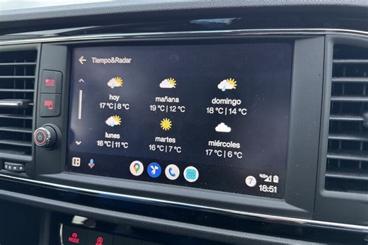 Conducir con lluvia y mal tiempo es mejor con Android Auto: dos aplicaciones recomendadas que te alertan del clima
