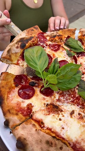 Lucali: A Must-Try Pizza Place in Carroll Gardens, Brooklyn