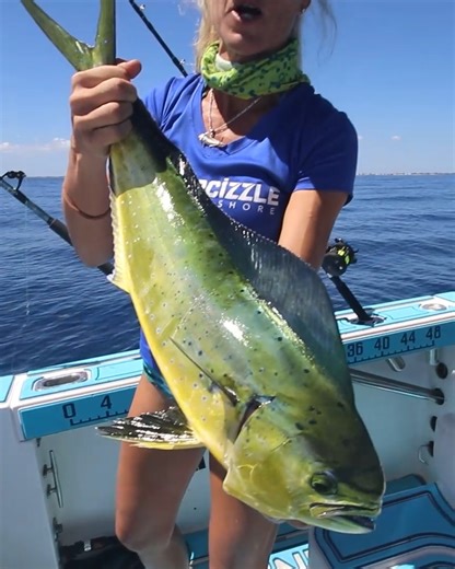 20 Miles Out Girl Catches Mahi Mahi | Darcizzle Offshore