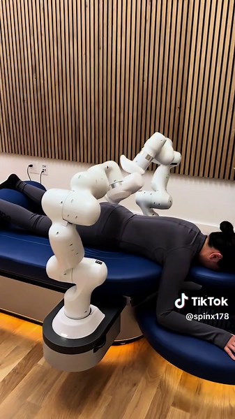 Would you let a robot give you a massage? Meet @Aescape , the world's most advanced, fully automated massage experience—completely controlled by YOU! 💫 Equipped with two robotic arms and a soothing heated function, Aescape brings you personalized relaxation at your fingertips. With a touchscreen, you can adjust the pressure, change the music, switch the visuals, and follow along as your massage unfolds. You’ll see a timeline showing exactly which parts of your body are being targeted—upper back