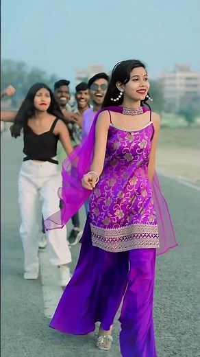 Maroon Color Sadiya #dineshlalyadav#Aamrapali Dubey #KalpnaSingh |#shorts#youtube#Neelkamal