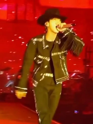 Seokjin: El encanto de BTS con sombrero