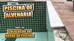 📹 No vídeo de hoje vamos mostrar como colocar a borda na piscina de alvenaria. Truques pra colar a peça de granito, fazer o canto em 45º e muito mais. 💡 No próximo vídeo vamos mostrar como ficou a piscina toda azulejada, com borda, piso amadeirado em volta dela, escada e tudo mais. Não perca! #piscina #alvenaria | JR Construção