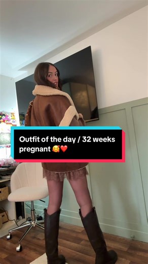 Stylish Outfit Inspiration for 32 Weeks Pregnant