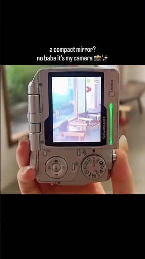 Pocket glam — but make it 2000s tech. ✨📸