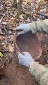 Интересная советская каска в блиндаже, раскопки по войне