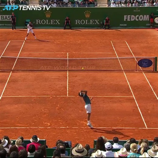 Roger Federer haciendo locuras ante Novak Djokovic en Monte-Carlo.👑 No sé puede tener tanta clase.