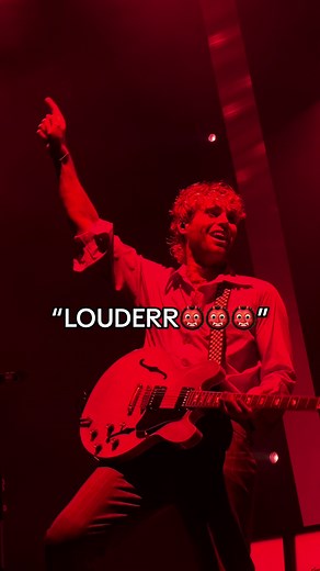 when michael says louder you get louder!! getting to hear jet black heart in 2023 meant everything to me. THANK YOU 5SOS 🖤 #5secondsofsummer #the5sosshow