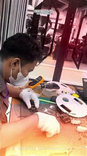 PELATIHAN PERAKITAN ROBOT
