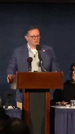 U.S Congressman Rep.Eric Burlison closing statement in James Fox's Varginha Alien/UFO Press Conference 20/01/2026 “If there's any Government thats holding information about the knowledge of whether or not we are alone or not alone in the Universe, that is not for any government, no matter how powerful it is to withhold from the rest of humanity. We are here to serve the people. This government belongs to you, you don't belong to the government.” #𝐔𝐅𝐎 #𝐔𝐀𝐏 #𝐀𝐥𝐢𝐞𝐧 #𝐔𝐅𝐎𝐬𝐢𝐠𝐡𝐭𝐢𝐧�