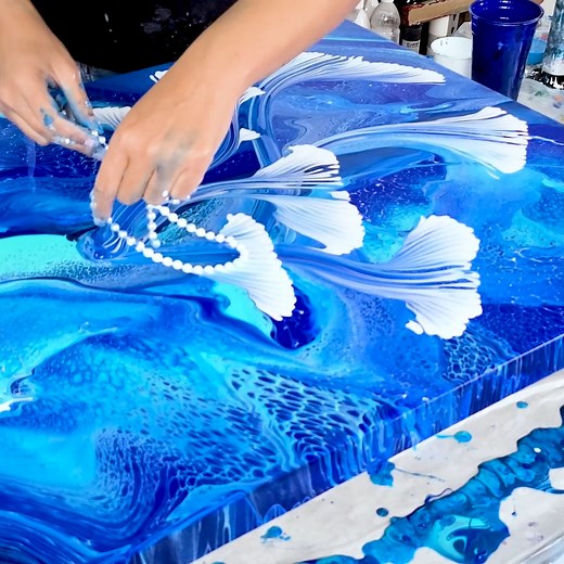 116K views · 3K reactions | This painting started out as something totally different. With fluid paint it can be hard to get what is in your head out onto the canvas. For this one I was going for an underwater scene, but instead started swiping multiple parts. I had seen a few others use chain pulls for jelllyfish and thought that I could save it that way. I would say that it was a success! #painting #artwork #art | MollysArtistry | Facebook