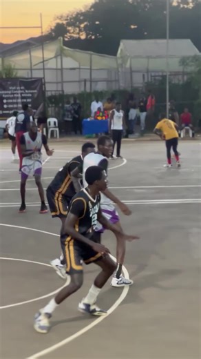 Clean 3 🔥#effort_hoops #kira8 #ugandatiktok🇺🇬 #ucu #basketball