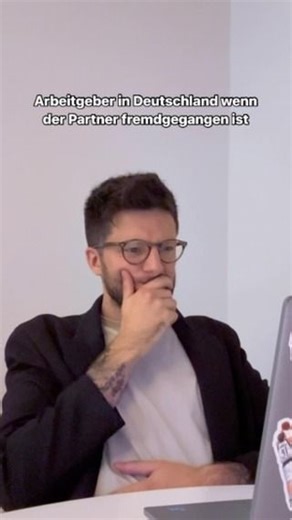 Emre “Vecchiio“ Sengül | Solange du der Firma nicht fremdgehst 👍🏻 #büro #homeoffice #remotework #büroalltag #humor Wie hat der Chef gehandelt? | Instagram