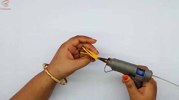 How to Make a Christmas Tree Topper | DIY Christmas Decor on a Budget