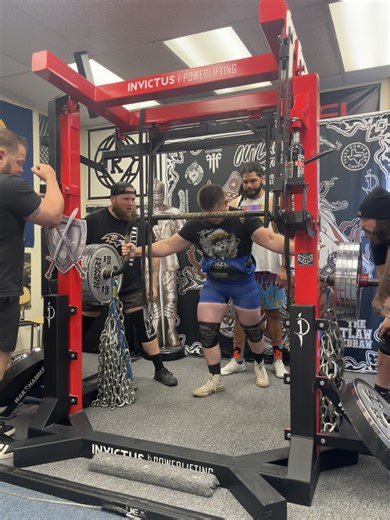 511 220 in chain 731ish (70lb pr) at the top. Last heavy day in sleeves before the wraps go back on. . #powerlifting #pr #equippedpowerlifting #singleply #squat @Grumpy Bear @robjadick @Alex @Coach Gaglione | Powerlifting