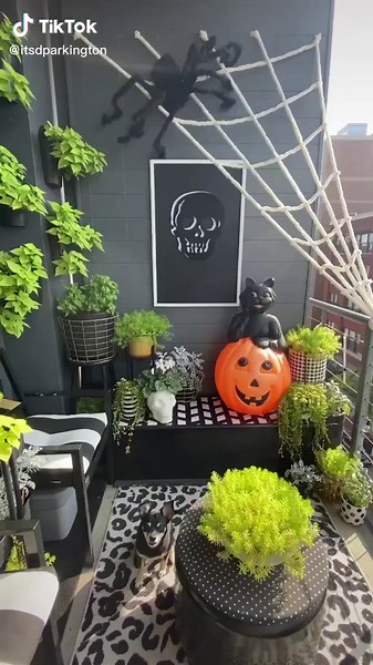 Spooky DIY Halloween Balcony Decor Ideas