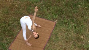 Yoga - Standing twist