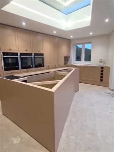 #kitchendesign #interiordesign #carpentry #kitcheninstall @Howdens